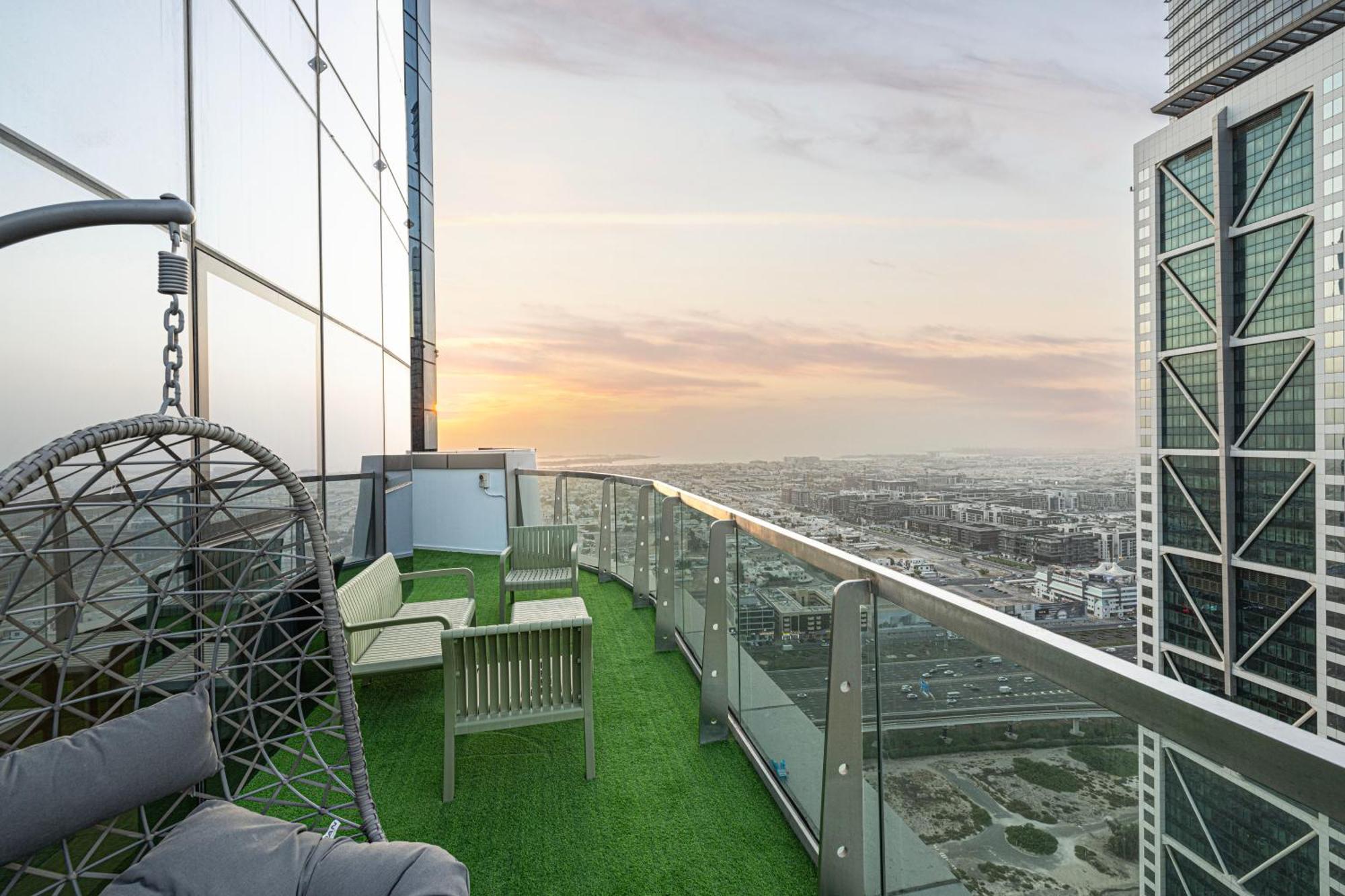 Highest Infinity Pool In Downtown Dubai Apartment Room photo